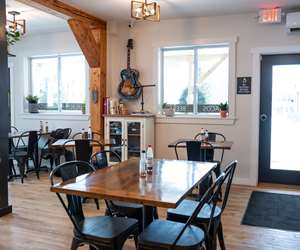 Stowe dining area
