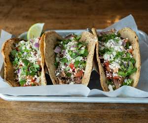 tres tacos carnitas